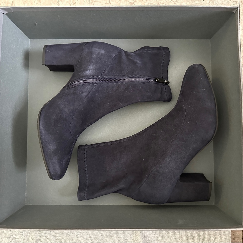 Aquatalia Women‘s Briana Suede Bootie